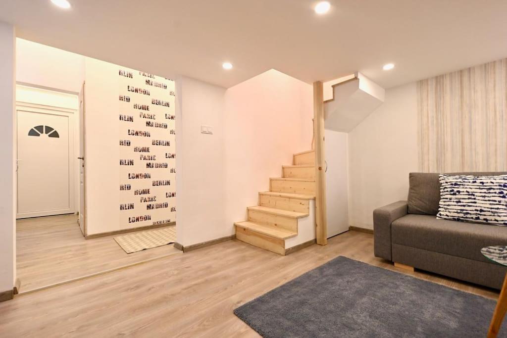 Cute Gallery Flat In Kiraly Street Budapest Exterior photo