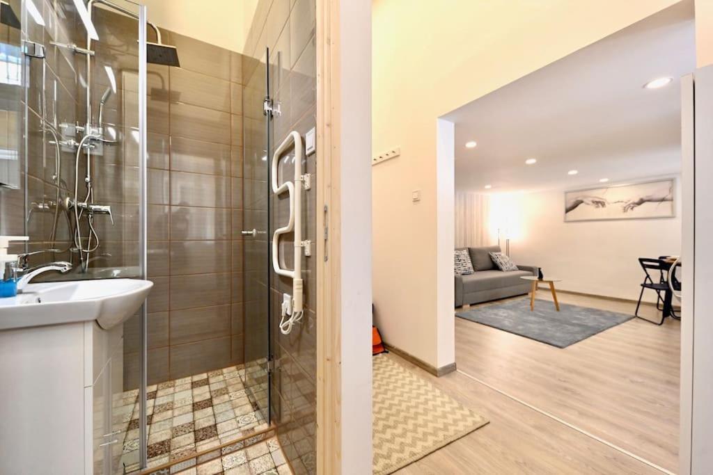 Cute Gallery Flat In Kiraly Street Budapest Exterior photo