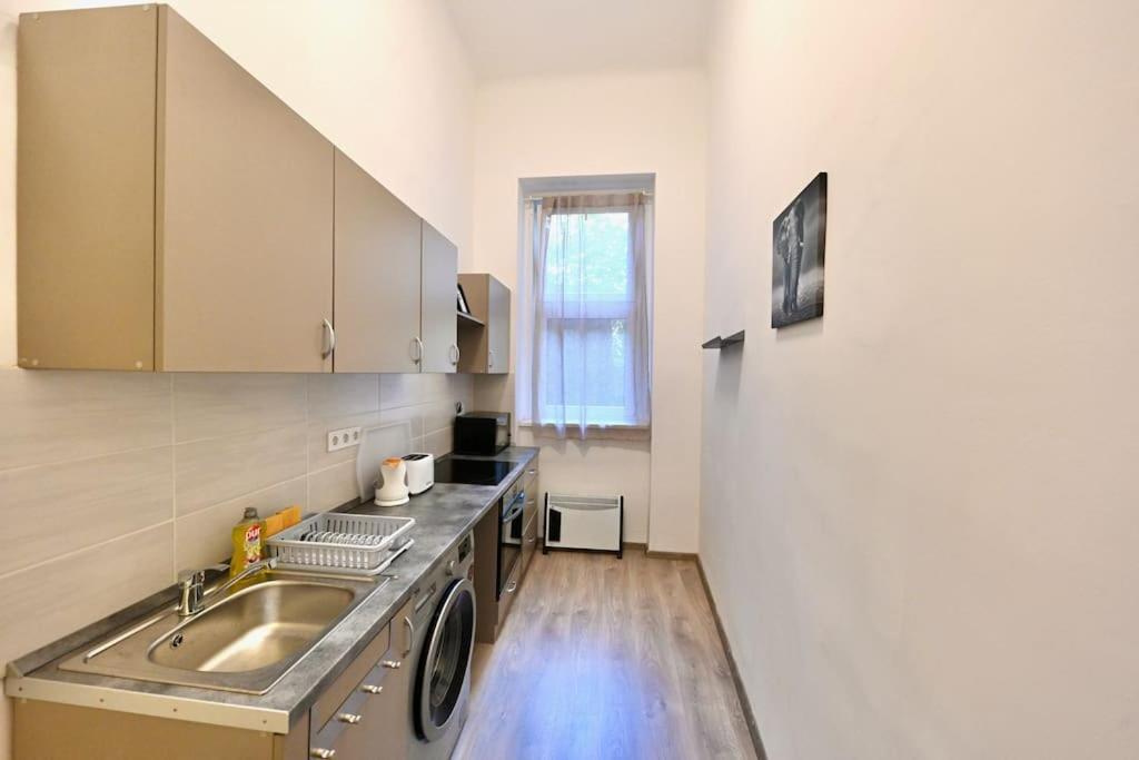 Cute Gallery Flat In Kiraly Street Budapest Exterior photo